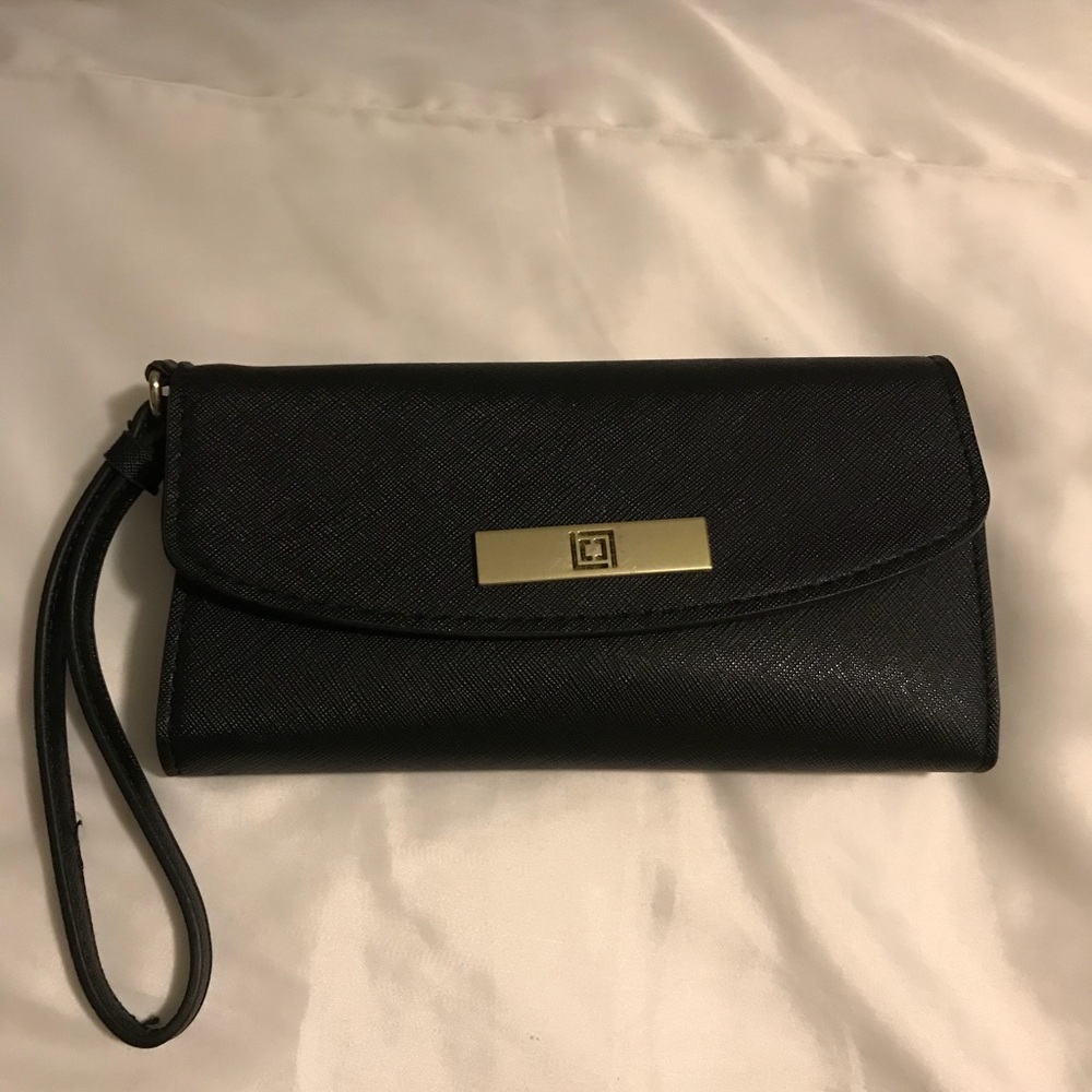 Black faux saffino leather wristlet